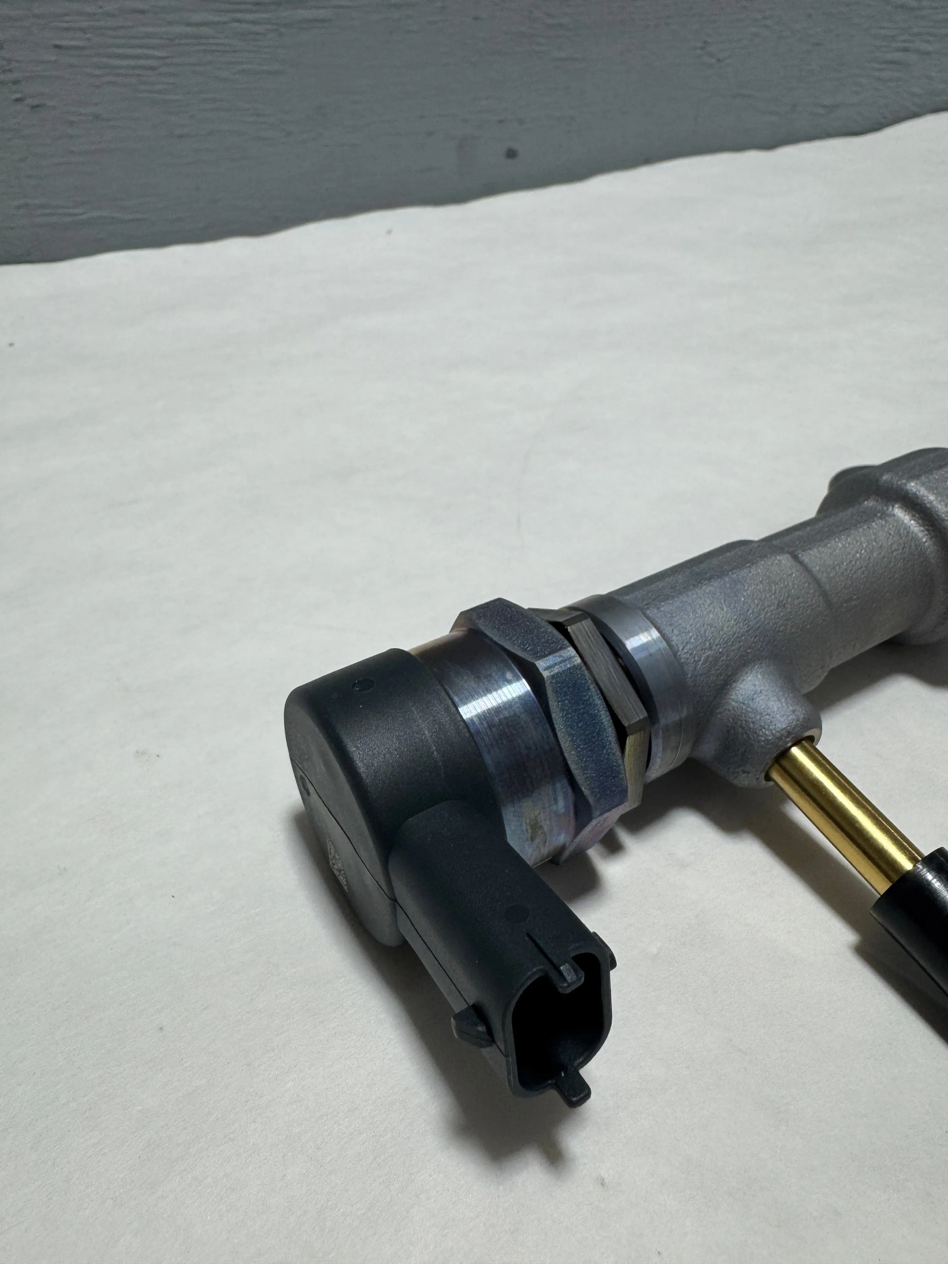 2011-2019 Ford F-250 F-350 6.7 Diesel Driver Side Fuel Rail OEM