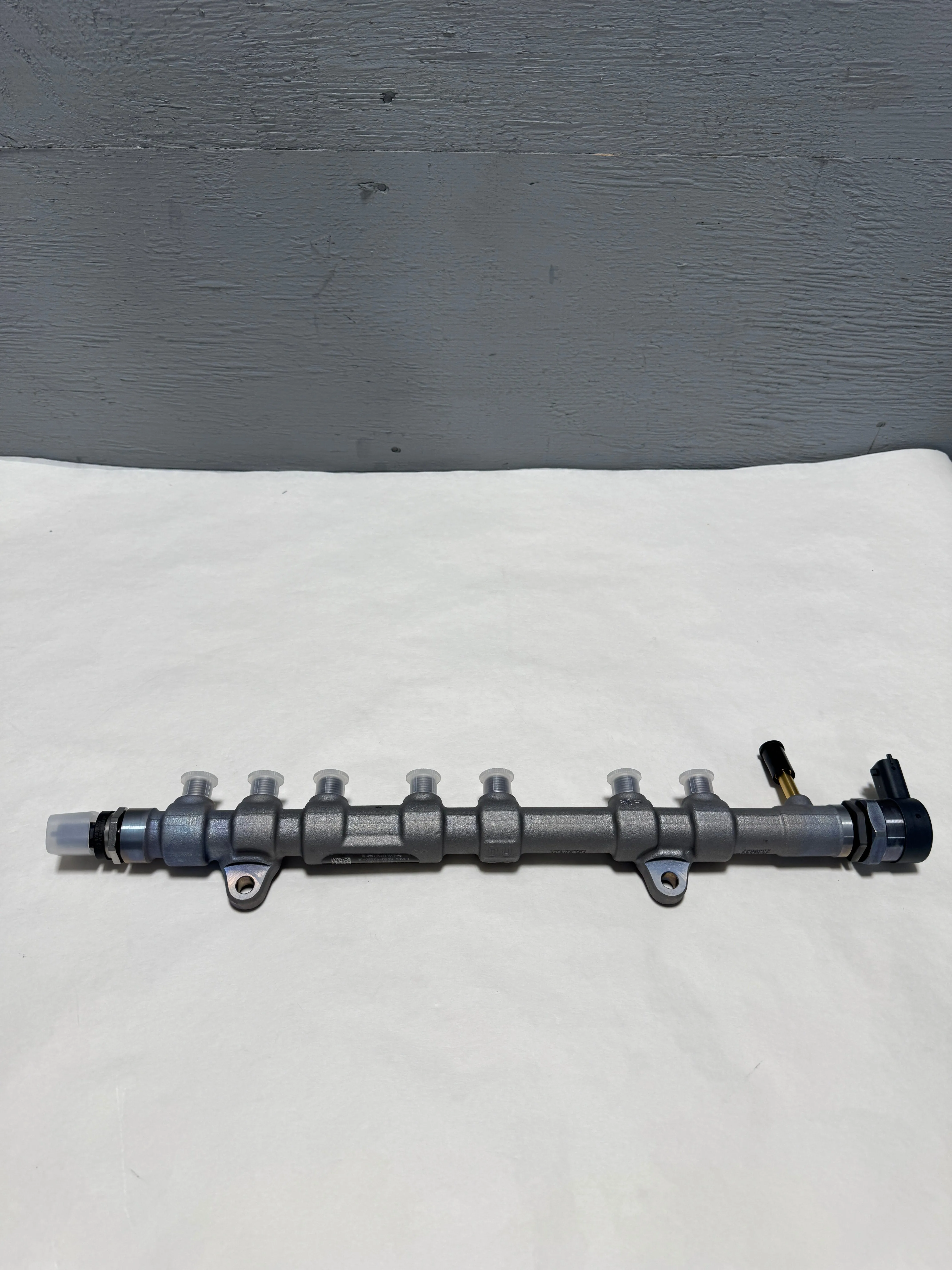 2011-2019 Ford F-250 F-350 6.7 Diesel Driver Side Fuel Rail OEM