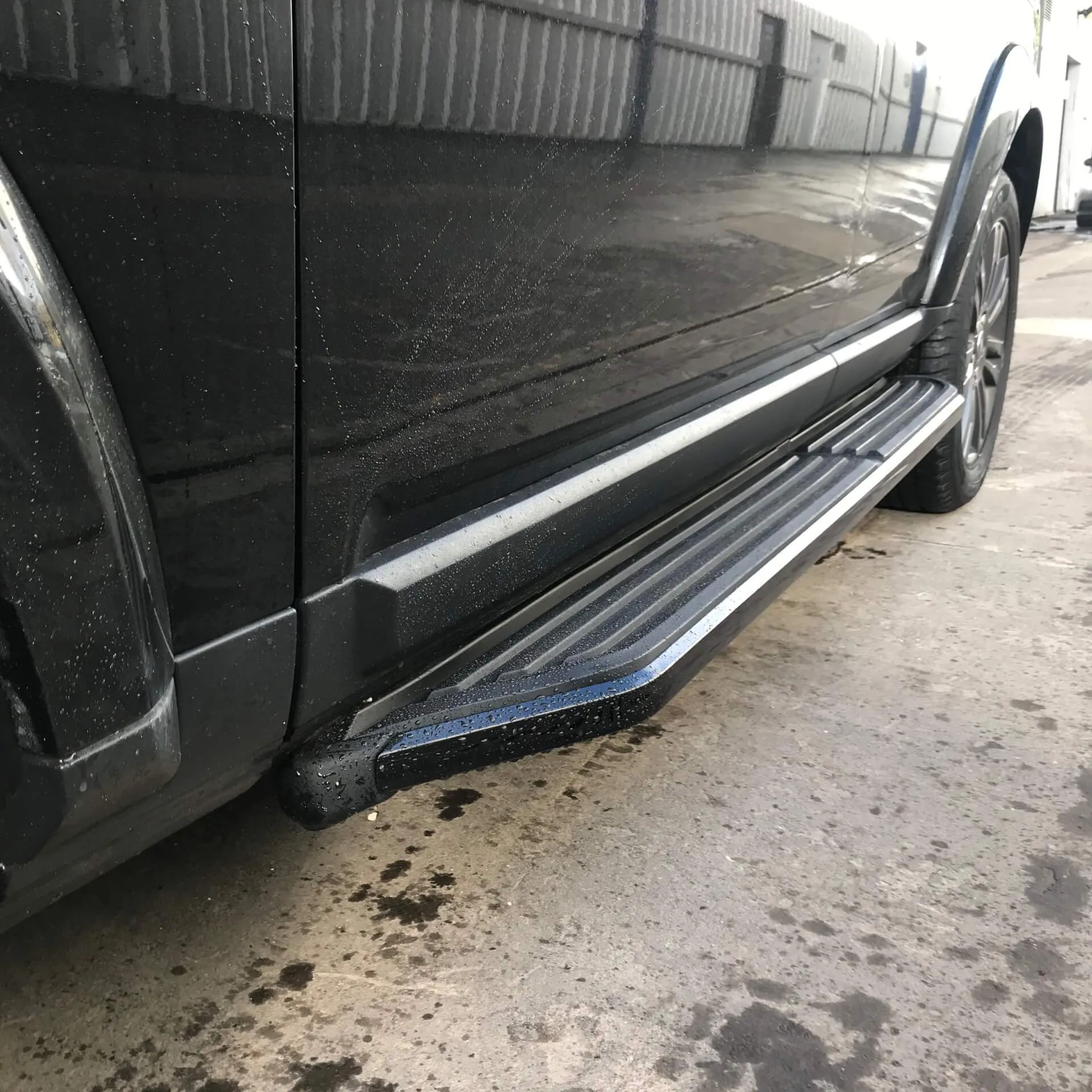 Black OE Style Side Steps for Land Rover Discovery 3 and 4