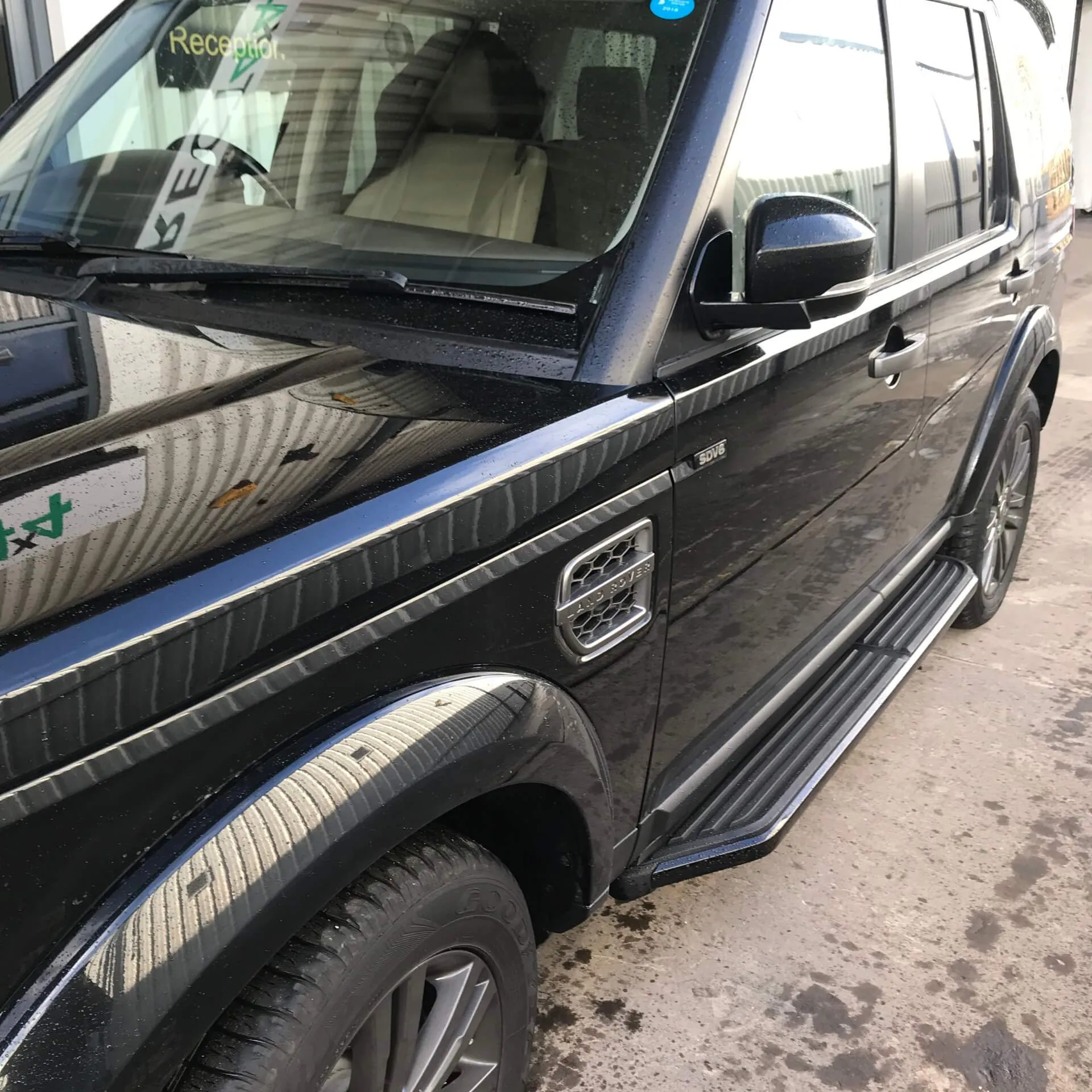 Black OE Style Side Steps for Land Rover Discovery 3 and 4
