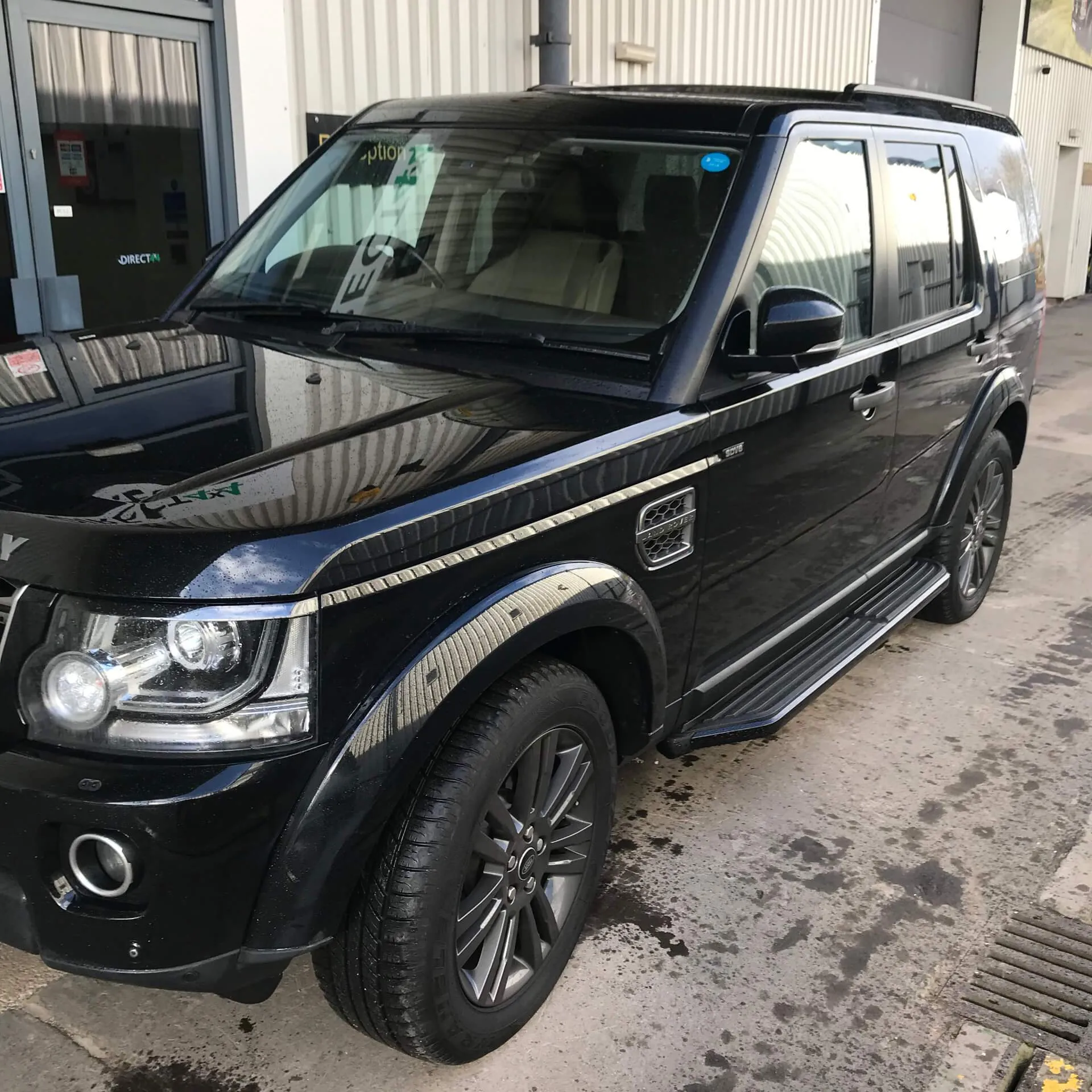 Black OE Style Side Steps for Land Rover Discovery 3 and 4
